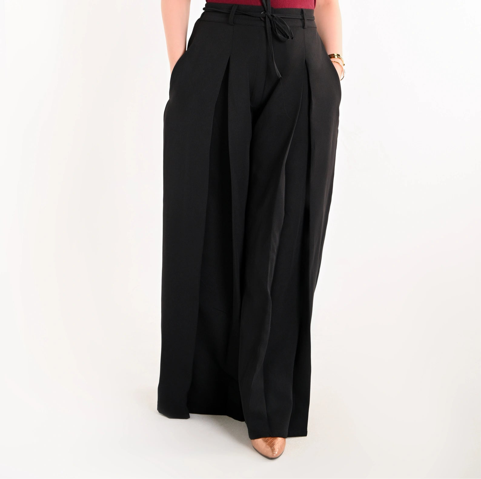 Elegant Pleated Trousers with Drawstring Waist